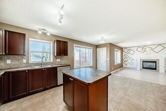 2128 Luxstone Blvd SW in Airdrie, AB - Building Photo - Building Photo