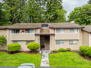 Fairway Green Condos in Renton, WA - Foto de edificio - Building Photo