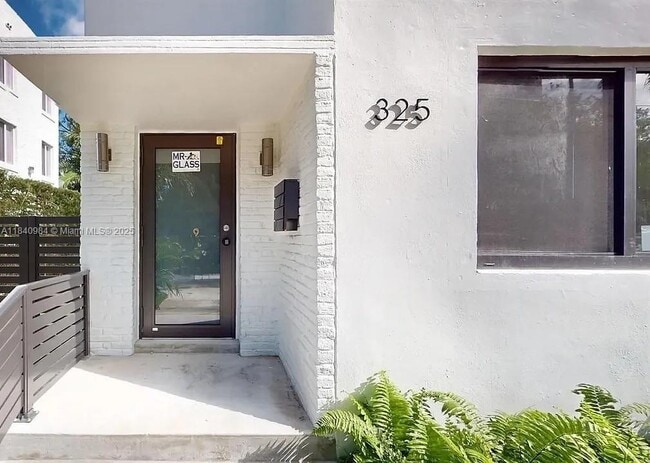 325 SW 30th Rd in Miami, FL - Building Photo - Building Photo