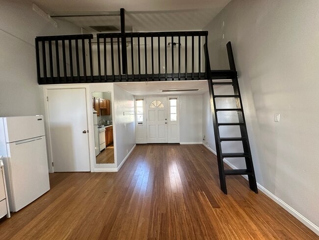 1238 High St, Unit 3200 Encinal Avenue, Unit 3200 Encinal Avenue