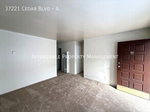 37221 Cedar Blvd in Newark, CA - Foto de edificio - Building Photo