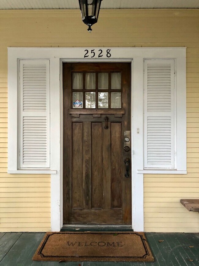 2528 Palmer Ave-Unit -2528 in New Orleans, LA - Foto de edificio - Building Photo