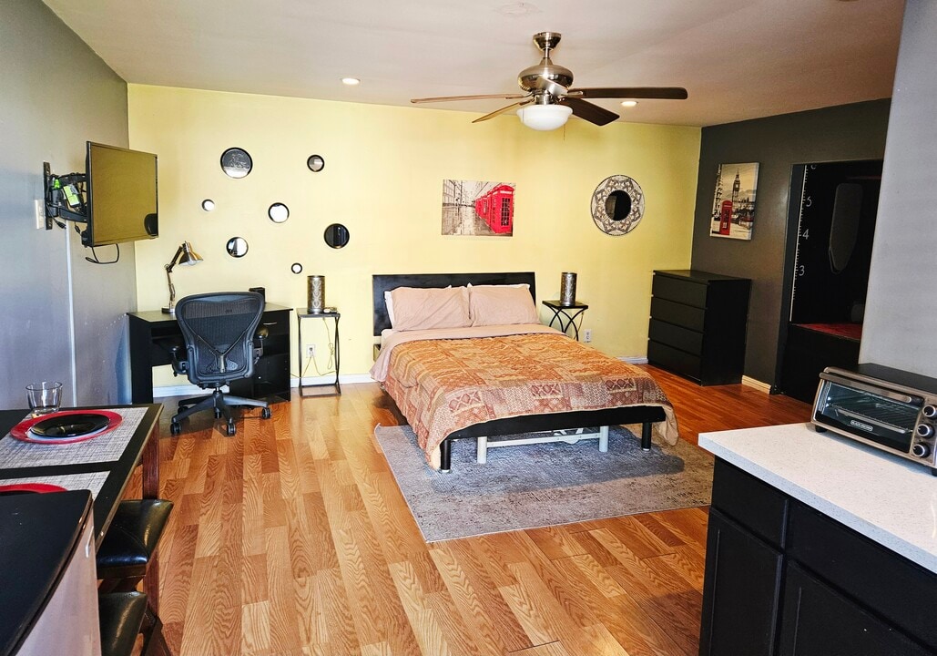 4909 W 119th St, Unit Guest House (studio) in Hawthorne, CA - Building Photo