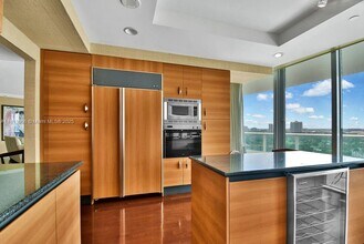 19955 NE 38th Ct, Unit 1701 in Aventura, FL - Building Photo - Building Photo
