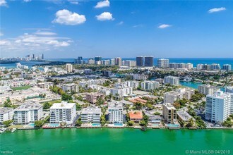 9180 W Bay Harbor Dr-Unit -Apt 5C in Bay Harbor Islands, FL - Foto de edificio - Building Photo