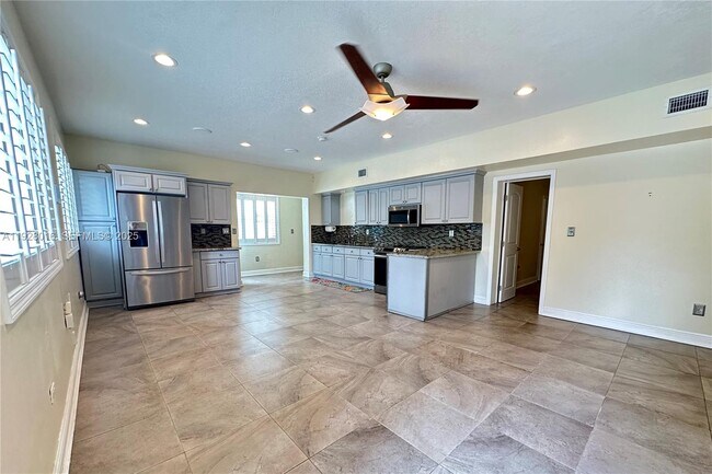 349 Mahogany Dr in Key Largo, FL - Building Photo - Building Photo