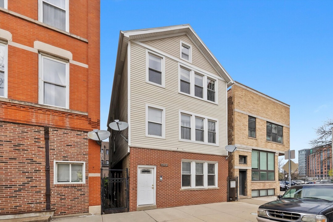 1202 W Huron St in Chicago, IL - Building Photo