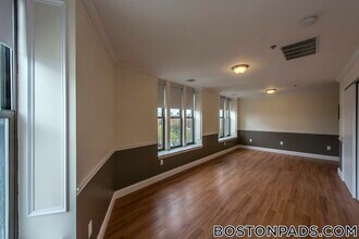 1126 Boylston St, Unit 402 in Boston, MA - Building Photo - Building Photo