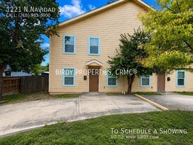 1221 N Navidad St in San Antonio, TX - Building Photo