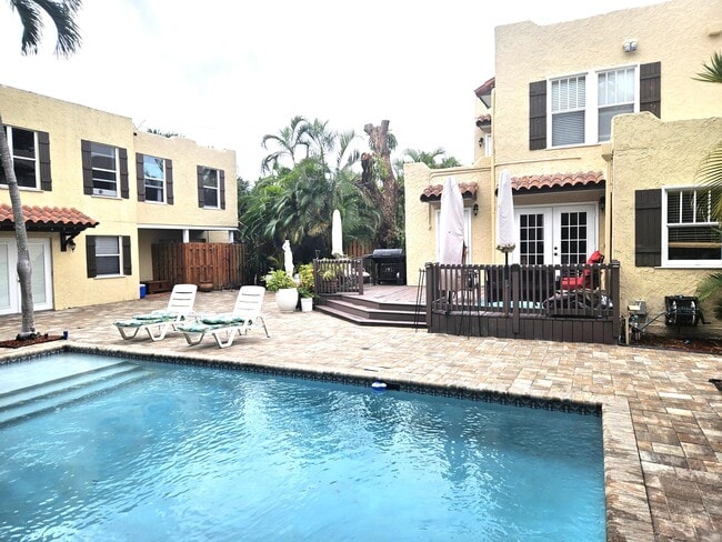 property at 206 Edgewood Dr