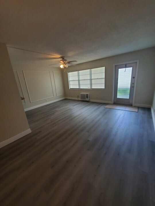 90 Andover D in West Palm Beach, FL - Building Photo