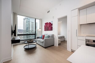 815 Rue de la Montagne in Québec, QC - Building Photo