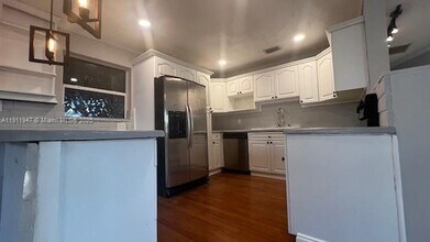 2201 N 56th Ter in Hollywood, FL - Foto de edificio - Building Photo