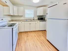 12006 105th St in Largo, FL - Building Photo