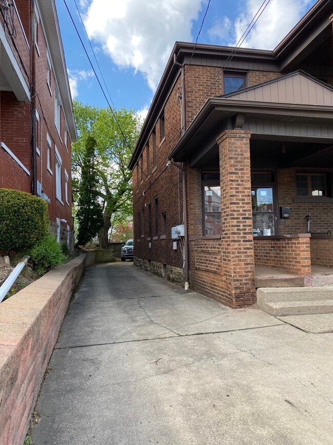 2956 Espy Ave, Unit 2956 in Pittsburgh, PA - Foto de edificio - Building Photo
