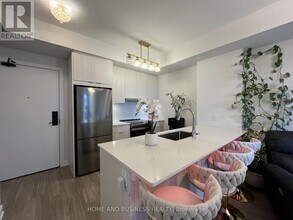 430 Square One Dr in Mississauga, ON - Building Photo - Building Photo