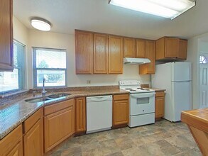 2704 NW Lincoln Ave in Corvallis, OR - Building Photo - Building Photo