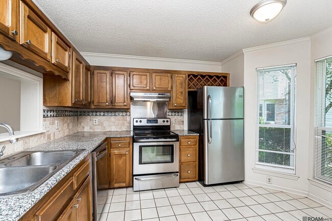 9821 Siegen Ln in Baton Rouge, LA - Building Photo - Building Photo