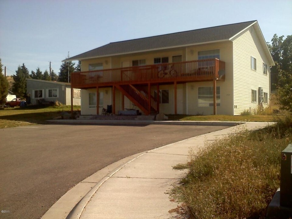 1759 C Ave W in Polson, MT - Building Photo