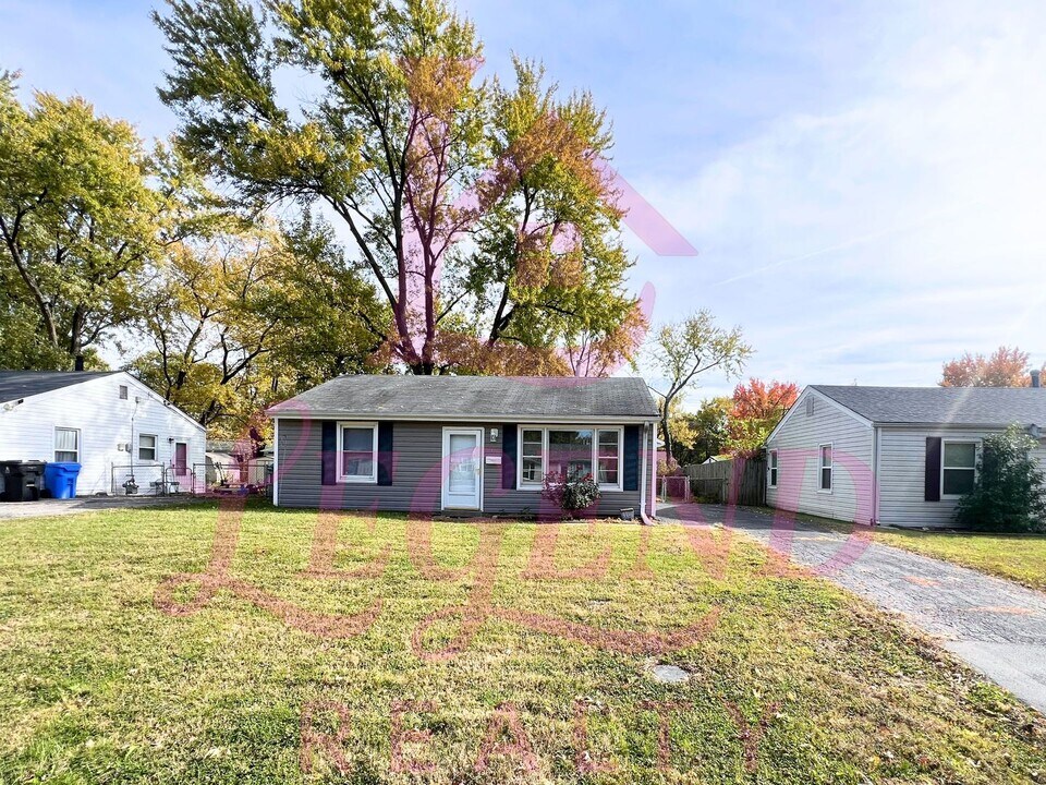 31 McNulty Dr in Florissant, MO - Building Photo