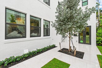 226 Oleander Ave in Palm Beach, FL - Building Photo - Building Photo