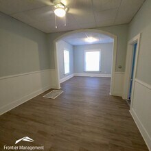 724 E Crawford St in Clay Center, KS - Foto de edificio - Building Photo