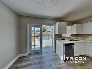 116 Circle Hill Dr in Brandon, FL - Building Photo - Building Photo
