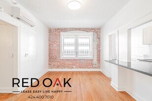 102 N Glendale Ave in Glendale, CA - Building Photo