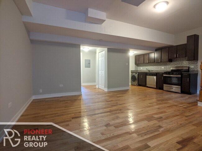 2907 N Mildred, Unit 2912-GDN in Chicago, IL - Building Photo - Building Photo