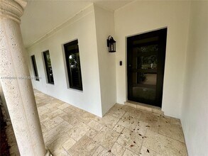15101 Garvock Pl in Hialeah, FL - Building Photo - Building Photo
