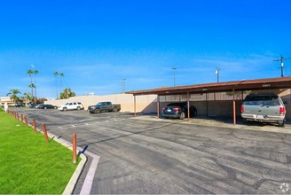 Casitas Alondra in Bellflower, CA - Foto de edificio - Building Photo