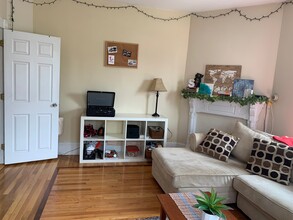 25 Gibbens St, Unit 1 in Somerville, MA - Building Photo - Building Photo