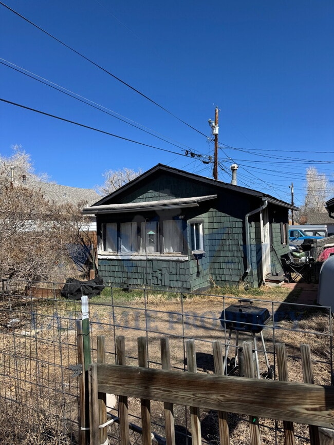 property at 613 E Bradley St