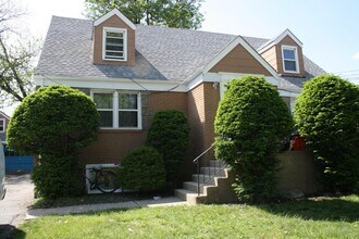 16 Butler Blvd in Elmont, NY - Building Photo - Building Photo