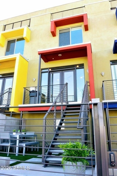 property at 516 E Ames Pl