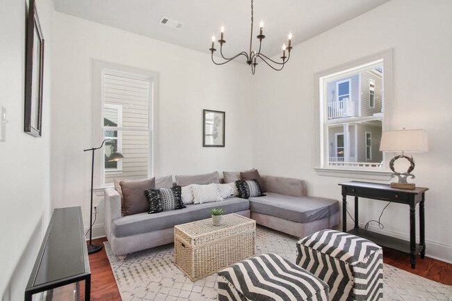 property at 2213 Louisiana Ave