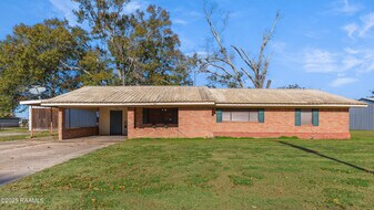 104 Johnson St in Baldwin, LA - Building Photo