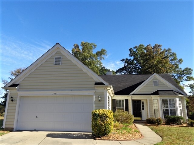 property at 2581 Governors Pointe Ct NE