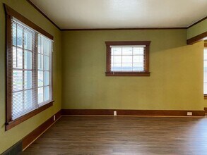 119 W 11th St in The Dalles, OR - Building Photo - Building Photo