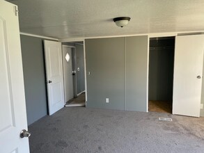 7601 N Hwy Vv in Columbia, MO - Foto de edificio - Building Photo