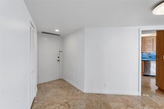 3000 Holiday Dr in Fort Lauderdale, FL - Building Photo - Building Photo