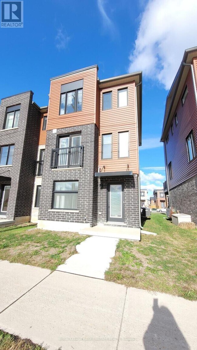 31 Fairlane Ave in Barrie, ON - Building Photo - Building Photo