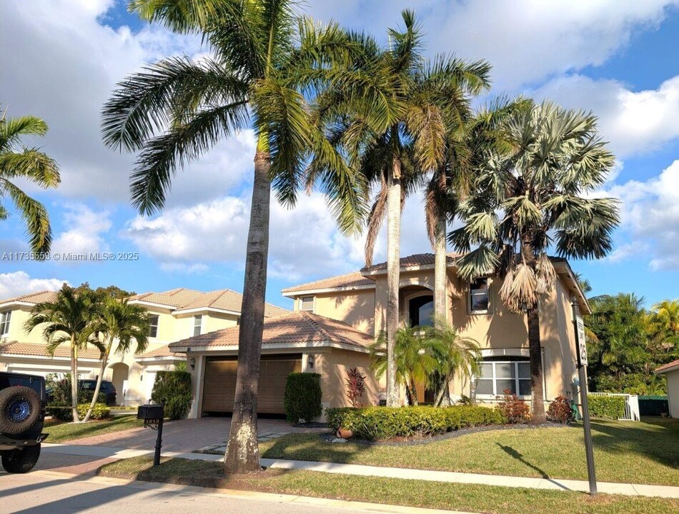 1813 Mariners Ln in Weston, FL - Building Photo