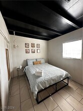 2213 E Oakey Blvd in Las Vegas, NV - Building Photo - Building Photo