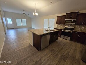 13813 Sky Harbor Ave in Horizon City, TX - Building Photo - Building Photo