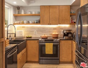 9015 Cynthia St in West Hollywood, CA - Building Photo - Building Photo
