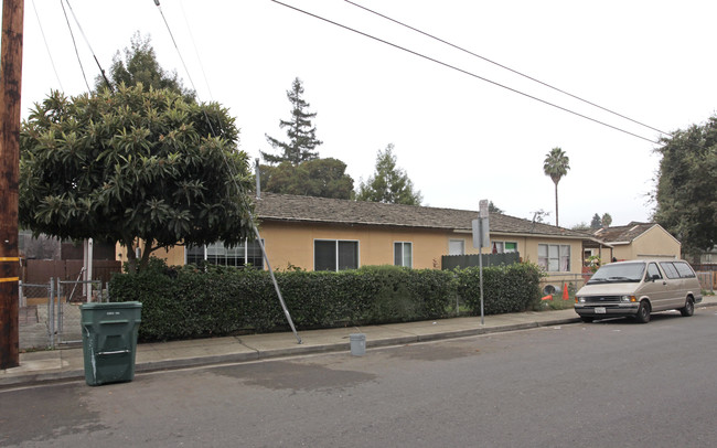 3010-3110 Williams Ave in Redwood City, CA - Building Photo - Building Photo