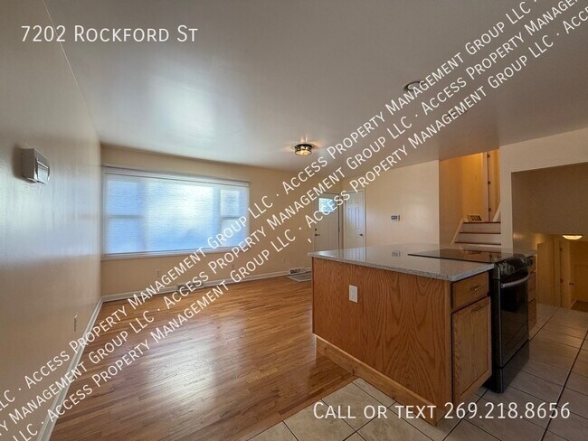 7202 Rockford St in Portage, MI - Foto de edificio - Building Photo