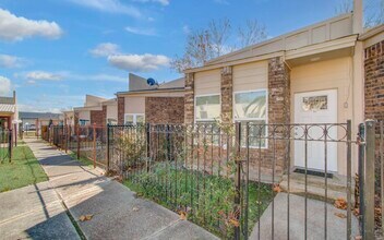 1014 Graham Dr in Tomball, TX - Building Photo - Building Photo