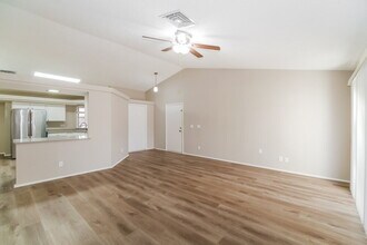 8045 W Larkspur Dr in Peoria, AZ - Building Photo - Building Photo